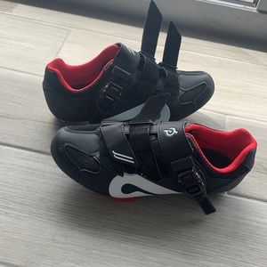 Almost new peloton bike shoes